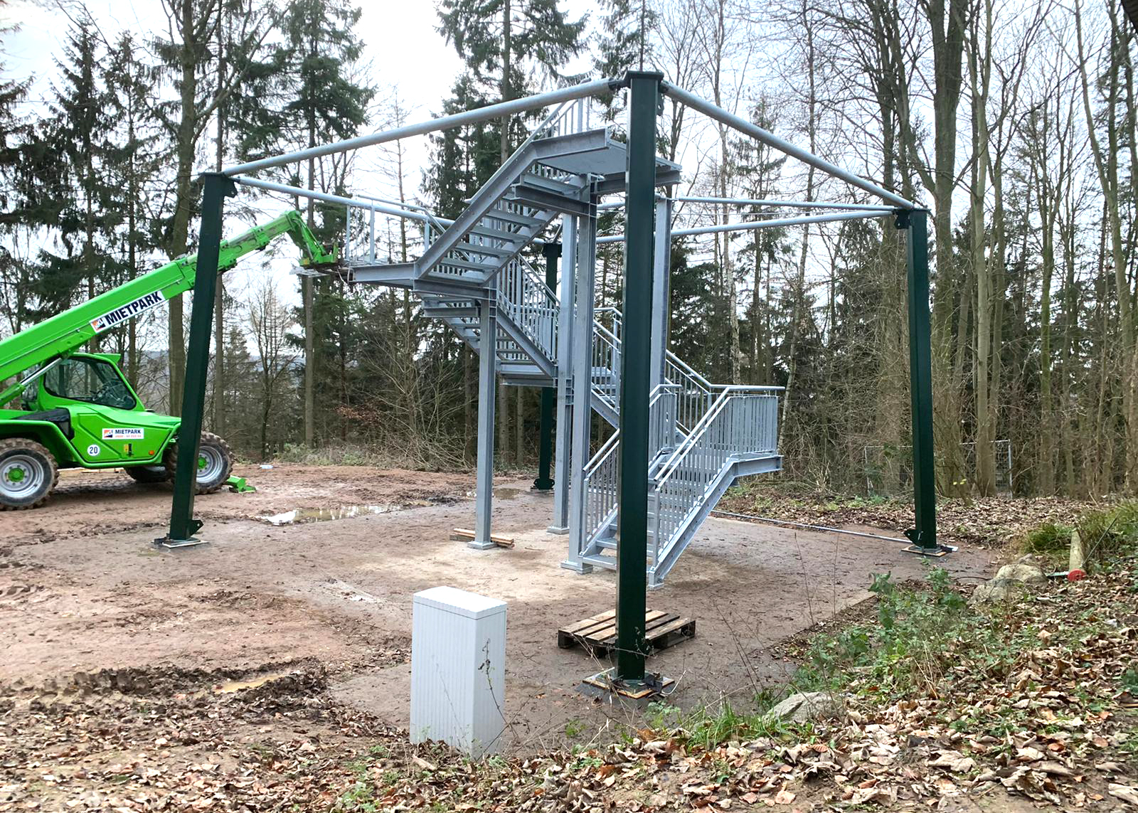 Erster Treppenabschnitt auf dem Fundament